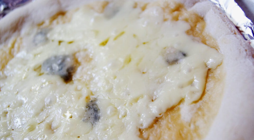 クアトロフォルマジオ（４種のチーズのピザ）
